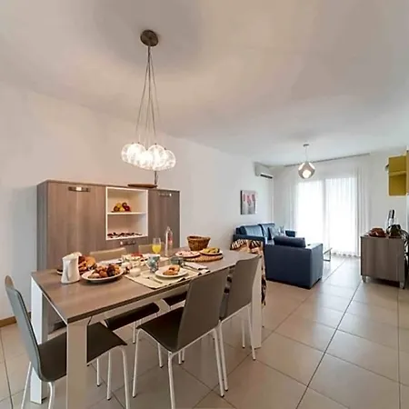Charming Just A Few Steps Away From The Golf Club By Beahost Lignano Sabbiadoro