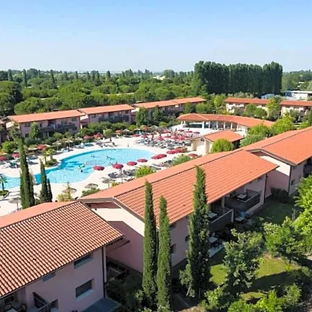 Charming Just A Few Steps Away From The Golf Club By Beahost Lignano Sabbiadoro