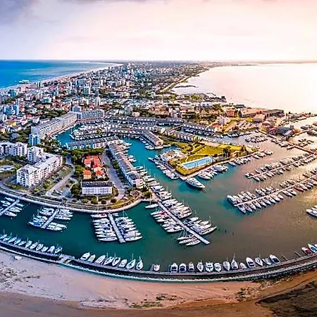 Charming Just A Few Steps Away From The Golf Club By Beahost Hotel