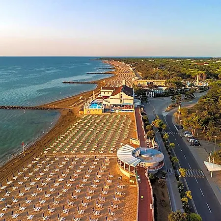 Hotel Charming Just A Few Steps Away From The Golf Club By Beahost Lignano Sabbiadoro